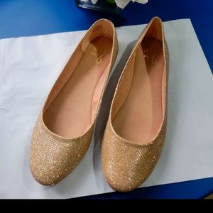 Gently used GORGEOUS SPARKLY gold flat!